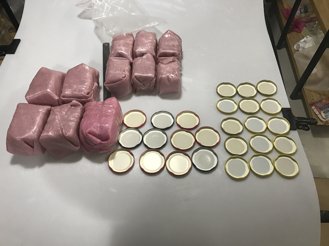 أغطية وقوارير وأوعية للتغطية المفرغة من الهواء.jpg