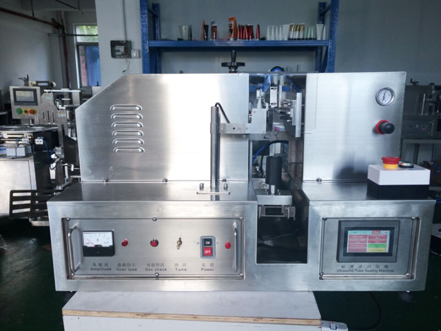 ultrasonic tube sealing equipment آلة ختم الأنابيب بالموجات فوق الصوتية.jpg