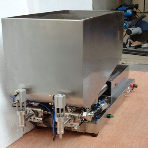 jam filling machinery semi automatic معدات حشو المربى.jpg