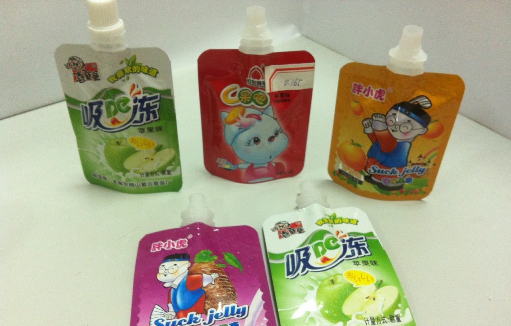 أكياس ذات فوهة رأس واحدة مملوءة بالقادوس .jpg