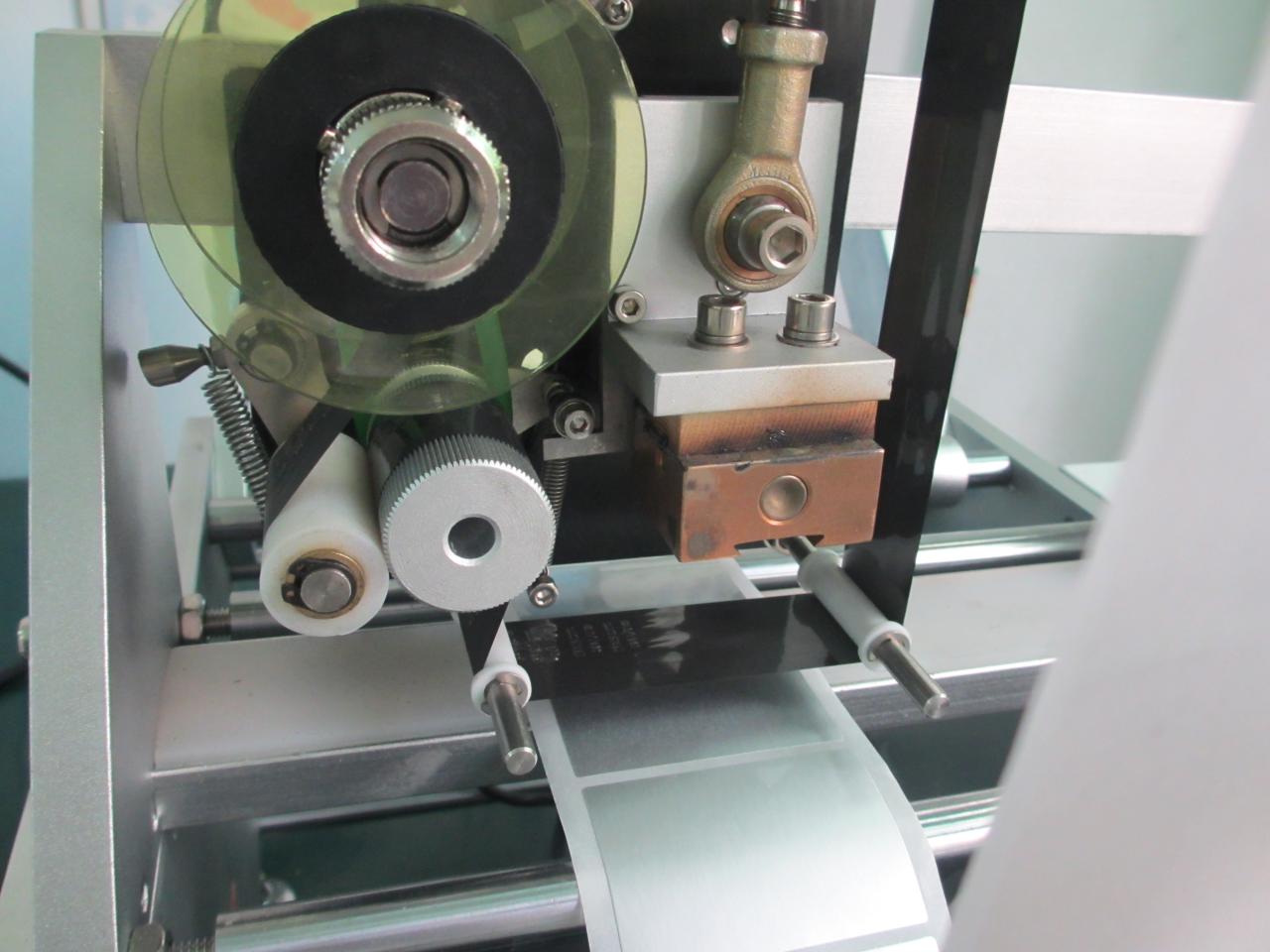 syringe labeling with printing coding function ملصق المحقنة مع مشفر الطباعة (5).JPG