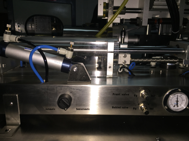 horizontal filling machine for filling process ماكينة تعبئة وختم الأنابيب الأفقية.jpg