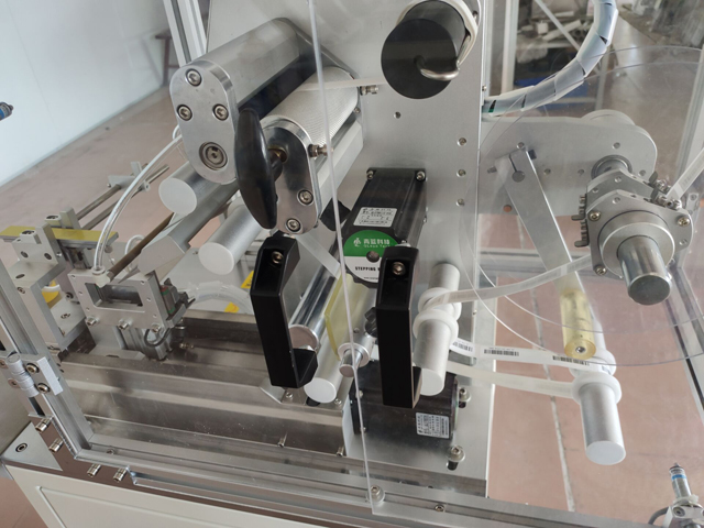 تفاصيل ماكينة طباعة الملصقات على الكابلات والأسلاك (3).jpg