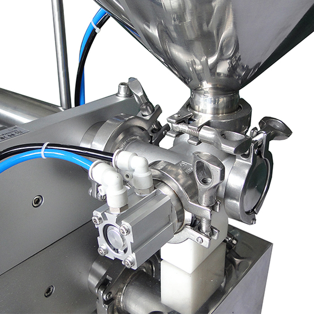 liquid filling machine for lotion shampoo cream معدات تعبئة الشامبو.jpg