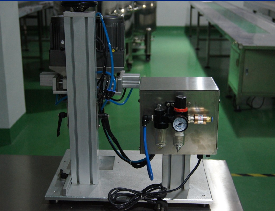 back shot of tabletop capping machine آلة غطاء المسمار المكتبي.jpg