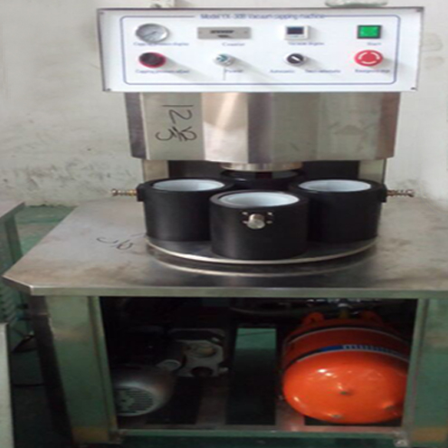 illustration of vacuum capping machine semi automatic رسم توضيحي لغطاء الفراغ.jpg