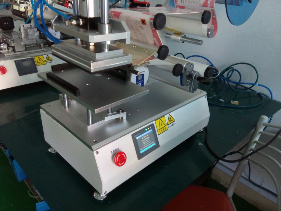 semi automatic labeling machinery آلات وضع العلامات على الأكياس .jpg