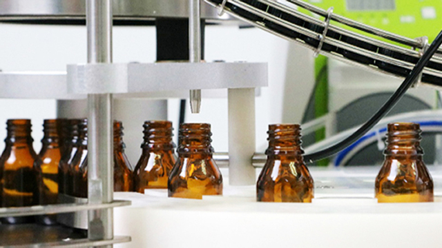 زجاجات تعبئة وتغطية نوع منضدة العمل.jpg