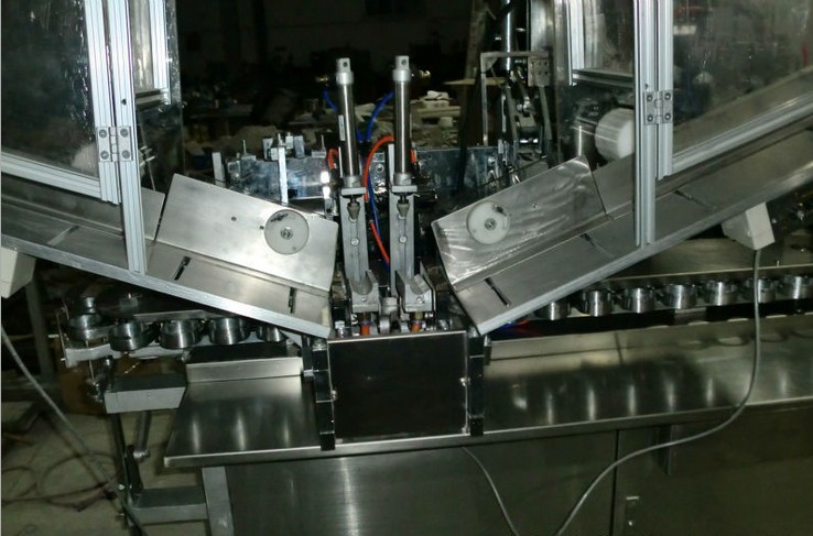 tubes filler sealeer equipment for tubes pastes cream معدات تعبئة وختم الأنابيب المعجون الأوتوماتيكي.jpg