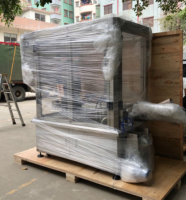 آلة تغطية برطمانات الكريمة في صناديق خشبية